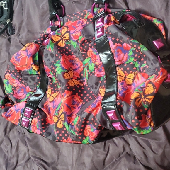 Betsy Johnson Skull with roses bag - Picture 3 of 5